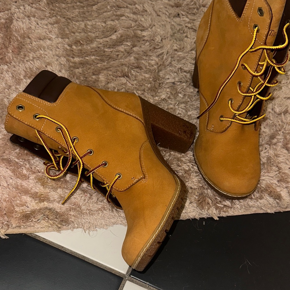Timberland Women's Brown Lace-Up Boots - Picture 2 of 5